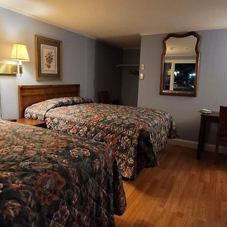 The Tallwood Motel Wells Εξωτερικό φωτογραφία