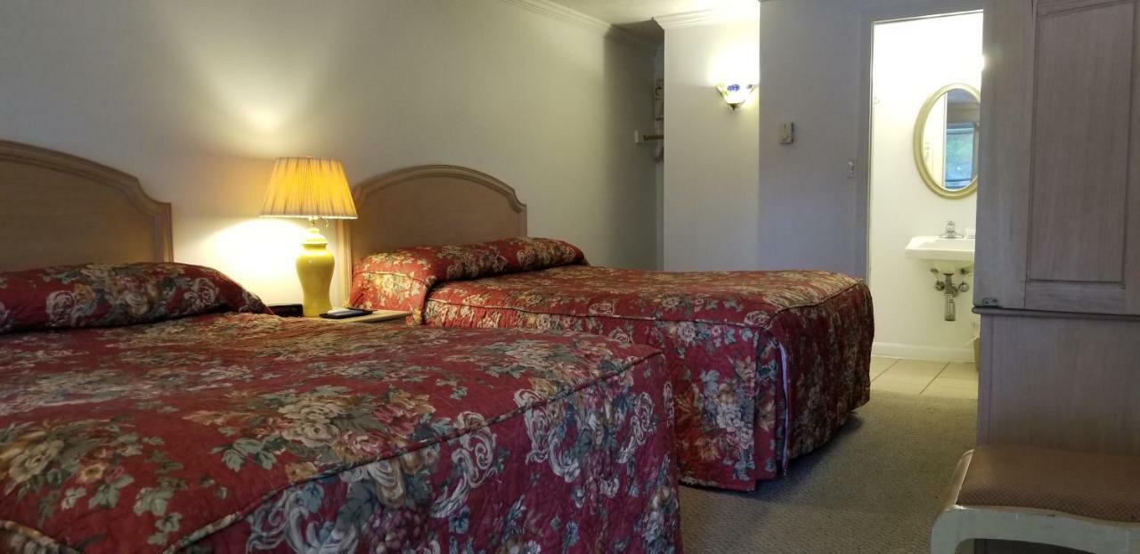 The Tallwood Motel Wells Εξωτερικό φωτογραφία